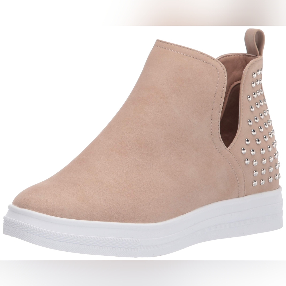 New! Yoki Women's Beige & White Silver Studded Heel Cut Out Sneakers 10M NWOT